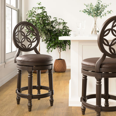 Tabouret de bar 26 po en bois pour comptoir, siège pivotant à haut dossier, siège rond avec éléments décoratifs, retour à 180 degrés, pieds tournés, noyer riche, similicuir brun foncé, repose-pieds, assemblage simple