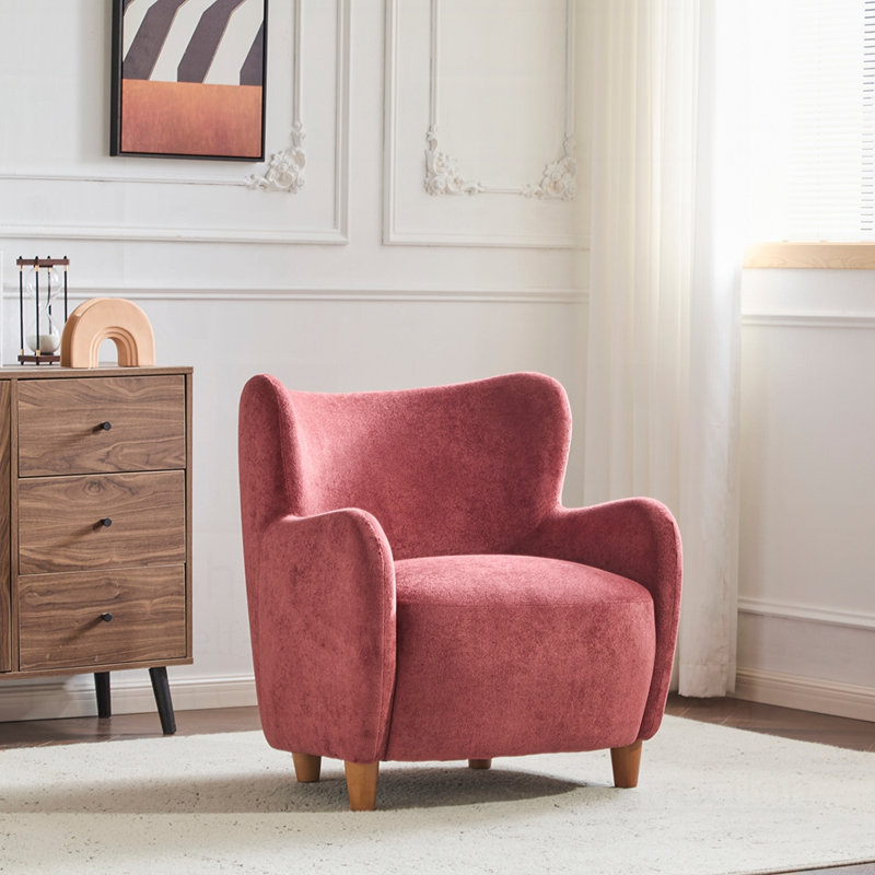 Luxueux fauteuil à oreilles avec coussin à ressorts ensachés et velours de polyester doux, parfait pour le confort et le style dans n'importe quelle pièce.