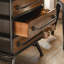 Noir massif + vitrines en bois manufacturé