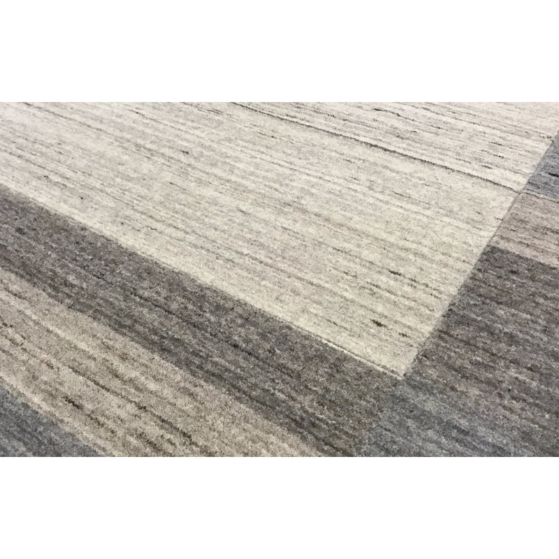 Area Rug in Beige/Gray
