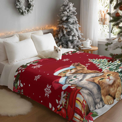 Couverture polaire de Noël avec motif chat, flocons de neige, sapin de Noël et poinsettia rouges. Douce et confortable, elle est idéale pour le divan, le lit et les voyages. Dimensions : 101,6 x 127 cm. Un sac fourre-tout en toile avec motif chat et chapeau de Noël vous est offert.