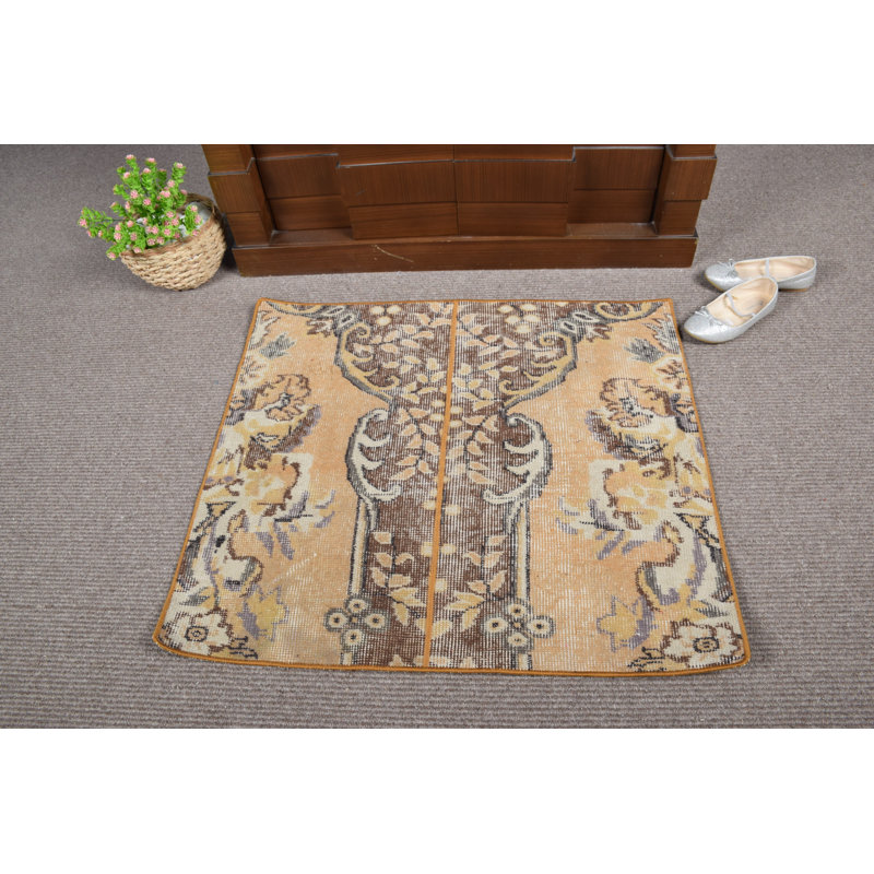 Petit tapis classique en patchwork turc beige idéal pour le vestibule avec un design traditionnel anatolien
