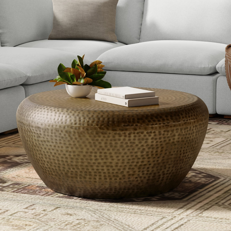 Table basse ronde moderne en métal avec texture martelée à la main Preston