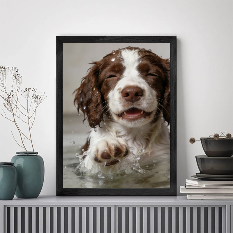 Reproduction d'art encadré noir avec chien prenant un bain dans la baignoire, H 11 po x l 9 po