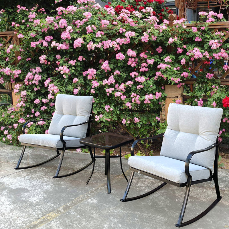 Chaise berçante et théière, Blanc