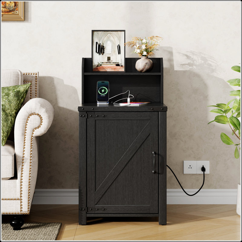 Table de chevet rustique avec station de charge, tablette de rangement réglable et porte de grange pour chambre à coucher et salon