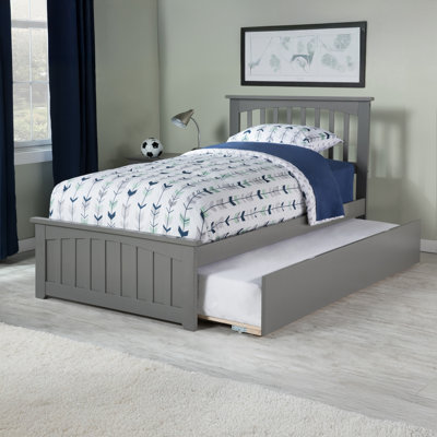 Lit plateforme en bois massif Huntsville avec pied de lit assorti et lit gigogne
