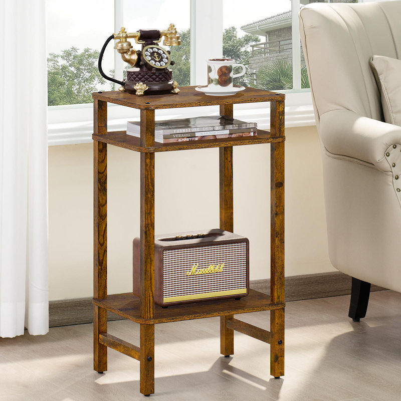 Table d'appoint industrielle avec étagères ouvertes à 3 niveaux, plateau aux bords arrondis et design de rangement compact