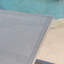  2 chaises longues réglables en filet, structure en aluminium avec roulettes, 5 positions inclinables, chaises longues d'extérieur modernes pour le patio ou la piscine, conception résistante aux intempéries, gris