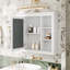 Armoire de rangement murale avec miroir et tablettes ouvertes-885887961