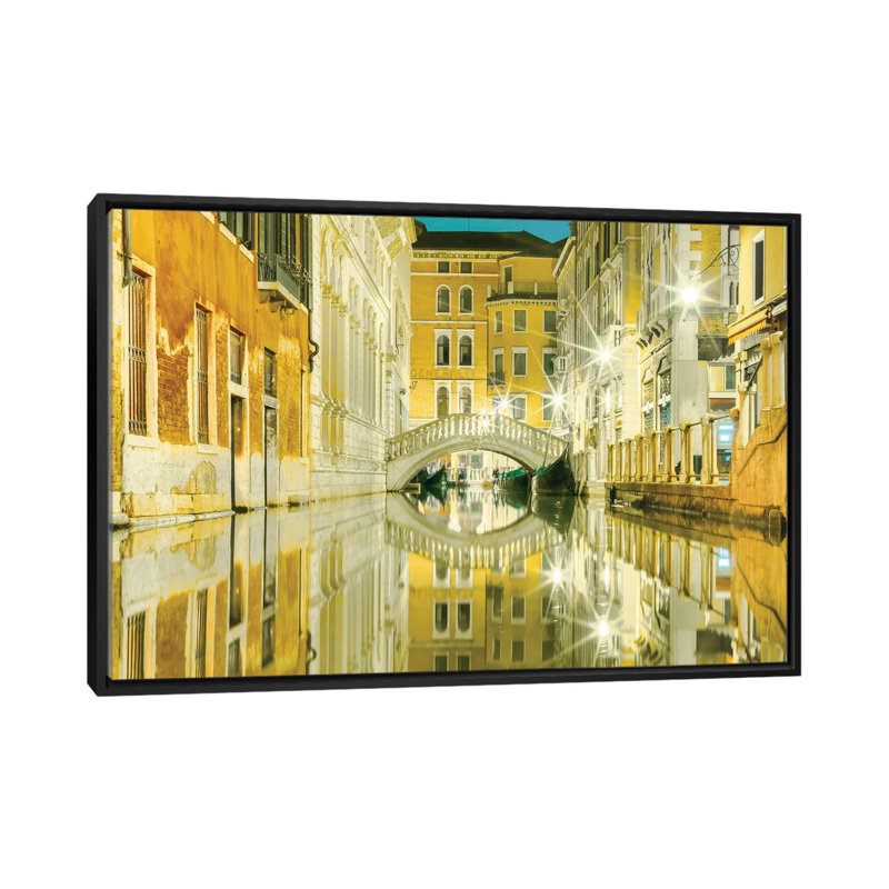 « venice, italie, yellow reflections », reproduction d’impression sur toile, H 18 po x l 26 po x P 1,5 po, Pas de tapis
