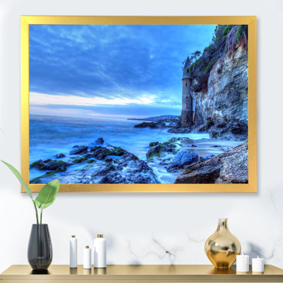 «Dark Skies Over The Pirates Tower After Sunset» - photographie sur toile