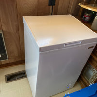 Igloo 3.5 Cubic Feet Garage Ready Chest Freezer with Adjustable