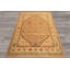 Tapis Oushak en laine beige caramel à motifs géométriques, noué à la main, 2,41 m x 3,07 m.