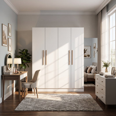Armoire en bois manufacturé à 4 portes Bernistine