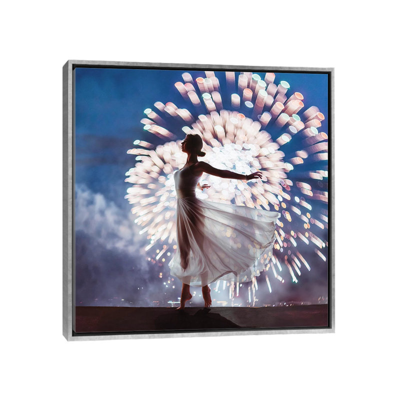 Feux d’artifice de Hobopeeba-reproduction de photo, H 18 po x l 18 po x 1,5 po, Toile avec cadre argenté, Pas de tapis
