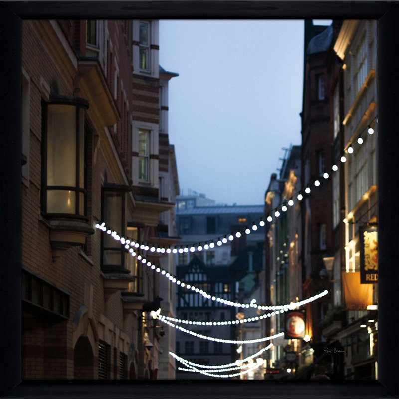 «Lights in Soho», reproduction de photo, H 21,5 po x l 21,5 po x P 0,75 po, Cadre noir