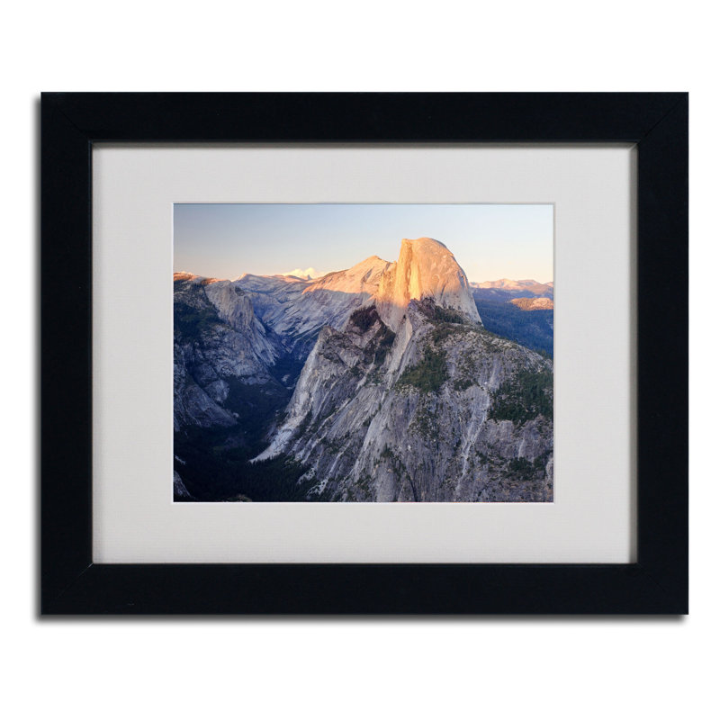 « half dome yosemite » par pierre leclerc,, reproduction de photo encadrée, H 11 po x l 14 po x P 0,5 po, Noir