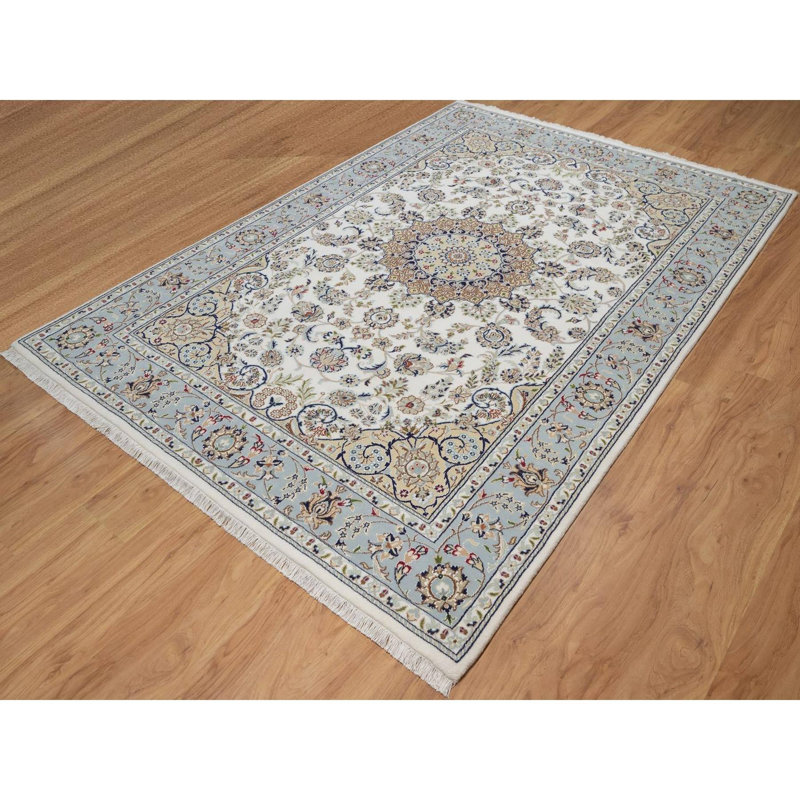 Tapis oriental blanc perle 6 pi 3 po x 9 pi 2 po Nain avec motif de médaillon floral, 250 KPSI