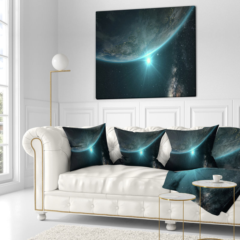 Lever de soleil sur la Terre vue de l'espace - Coussin à imprimé paysage, 18 po x 18 po, Coussin décoratif