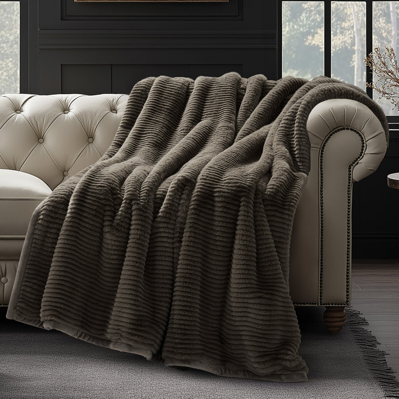 Jeté en fausse fourrure douce - Texture sculptée, chaude pour le canapé / lit, L 60 po x L 80 po, Taupe foncé