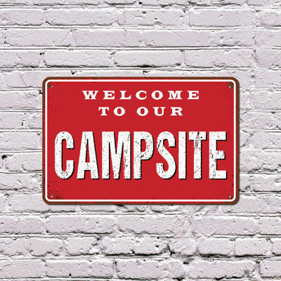 Panneau de bienvenue en plastique 11 po x 17 po Welcome To Our Camp Camping Street