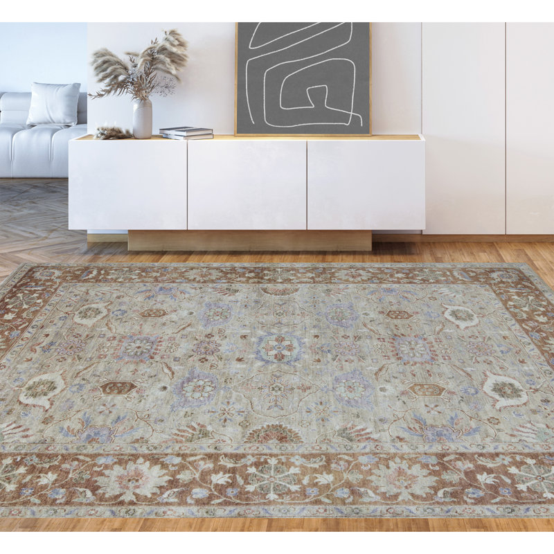 Wool Oriental Area Rug in Ivory/Rust