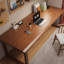 Bureau rectangulaire en bois massif de couleur châtaignier clair-118342512
