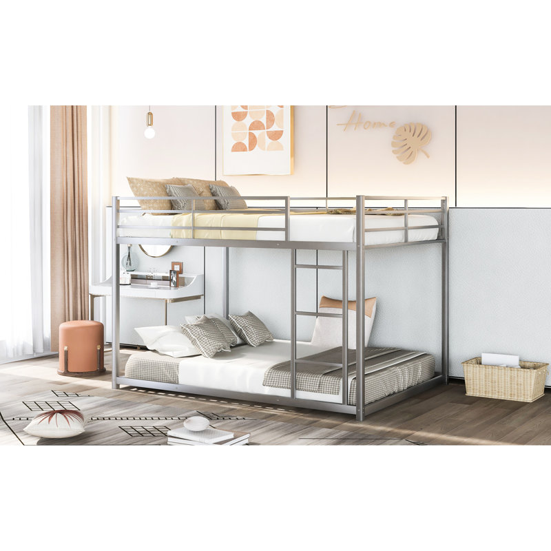 Lit double superposé au-dessus, métal, argent - Fabrication Ceci est une certification fictive à des fins de démonstration. Utilisez des certifications réelles, le cas échéant. Lit avec structure en métal
