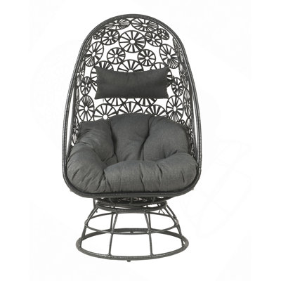 Chaise longue et table d'appoint en verre transparent, tissu et osier