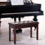 Chaise Duet pour piano avec assise en similicuir brun et structure de base en bois robuste