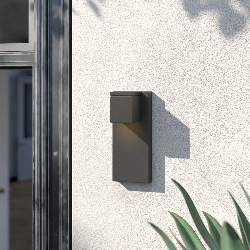 Addilynn Aluminum LED Wall Light, Black