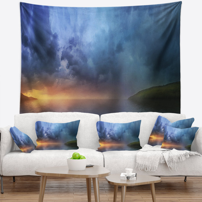 Tapisserie de polyester, des nuages de bleu dense au-dessus du lake avec accessoires suspendus inclus, H 32 po x l 39 po