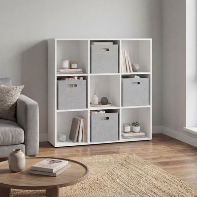 Étagère de rangement Lena à 9 cubes (10,30 × 36,20 × 36,20 cm) avec 4 compartiments en panneaux de particules monoblocs, blanche, autoportante.
