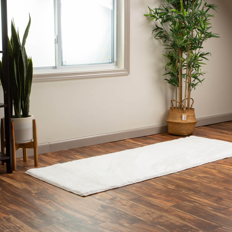 Tapis blanc neige à poils longs Solera, Tapis de couloir 2 pi 2 po x 5 pi 11 po