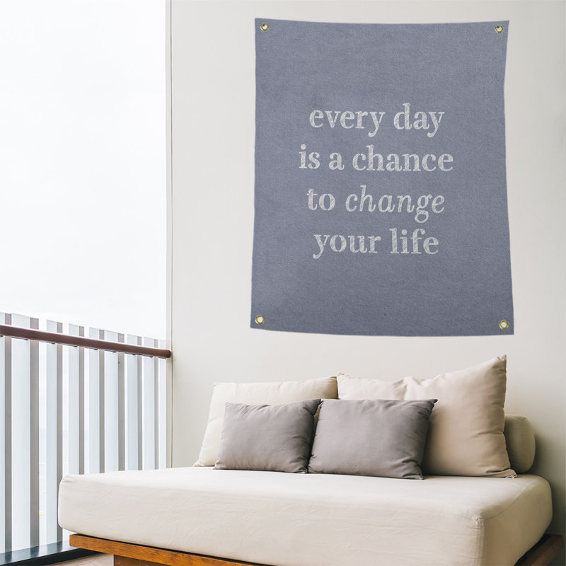 Tapisserie en polyester changer votre citation vie, H 59 pi x l 50 po, Bleu / Blanc