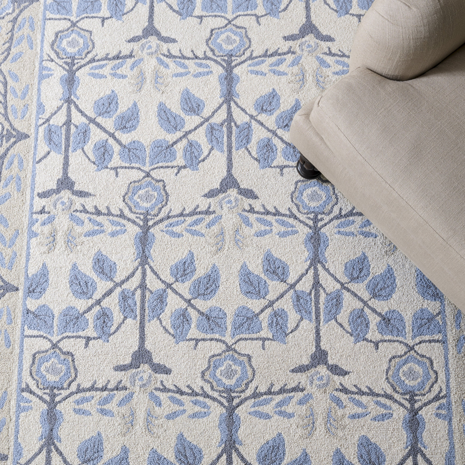 Hand-Tufted Wool Floral Outdoor Rug, Rectangle 4' x 6'