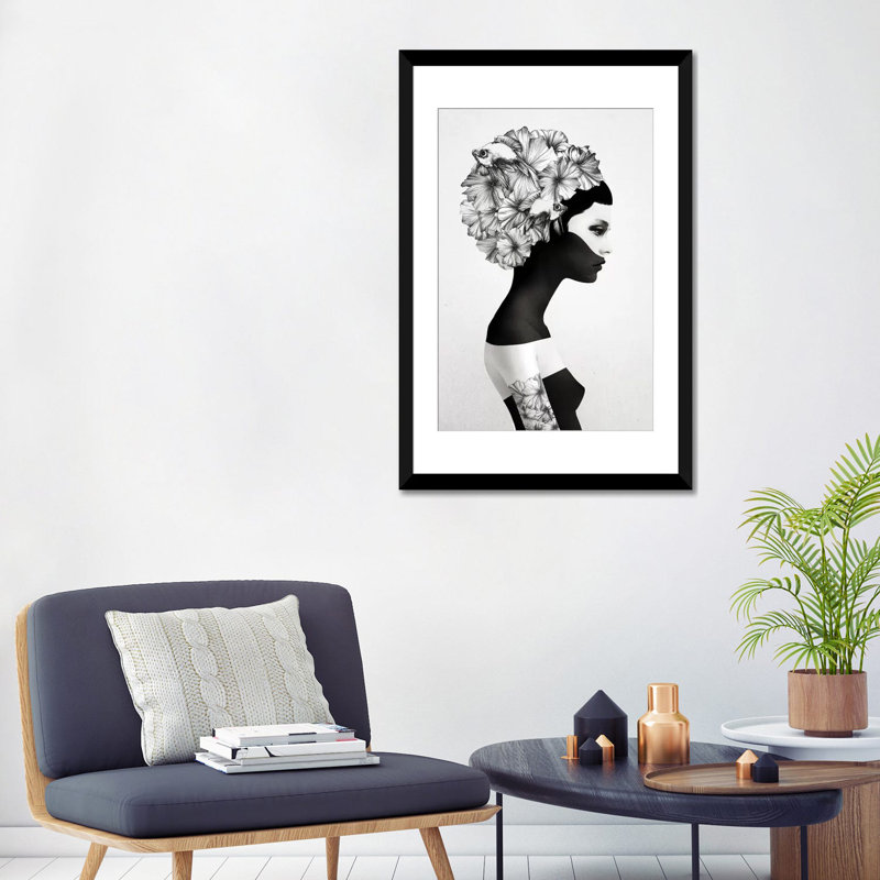 « marianna », impression sur toile tendue, Papier d'art encadré noir, Blanc, H 32 po x l 24 po x P 1 po