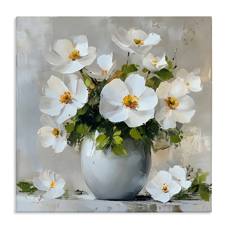 Anémones blanches dans un vase argenté, design par LSR Creative Studio, H 17 po x l 17 po