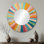 Coloré Mid-Century optique Serenade I - miroir décoratif moderne de style Mid-Century, grand miroir mural de style Mid-Century, impression d'art en métal