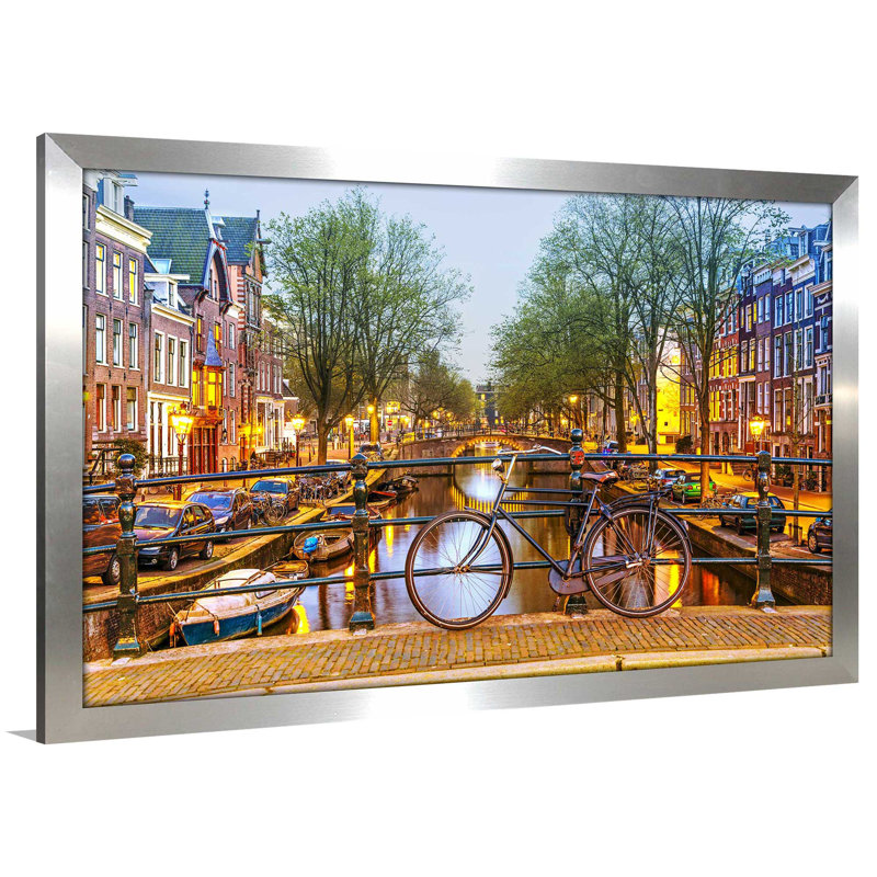 «Amsterdam Bicycle», reproduction de photo encadrée, H 33,5 po x l 49,5 po x P 1 po, Encadrement argenté