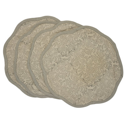 Fabdivine 15"Refined Scalloped Placemat Set - Vishvjaal