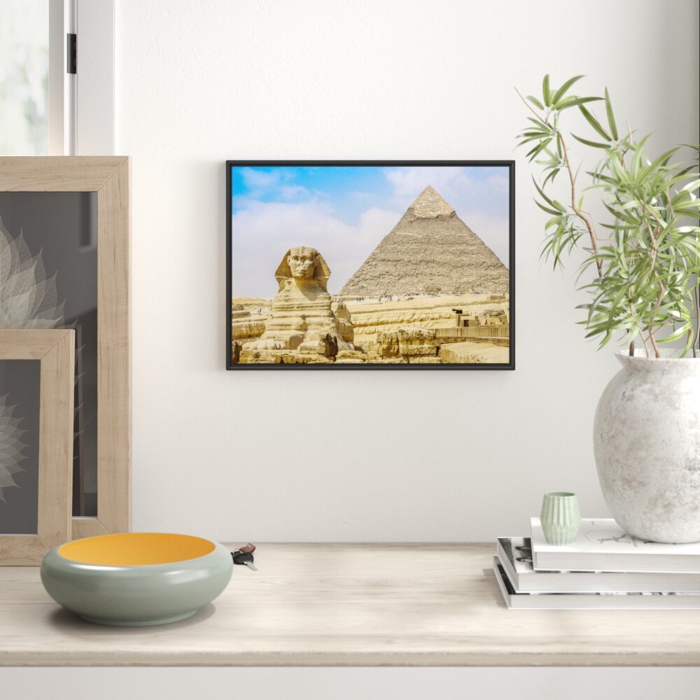 Gerahmtes Wandbild Sphinx von Gizeh mit Pyramide