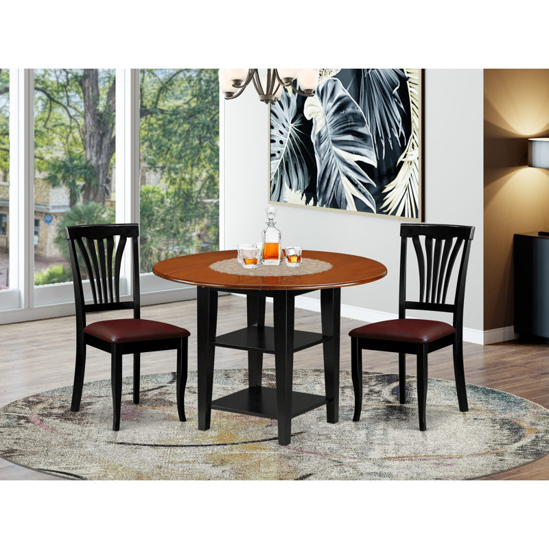 L'ensemble de table de salle à manger 3 pièces comprend une table de salle à manger ronde avec feuilles et tablettes Dropleaf et 2 chaises rembourrées en similicuir de 42 po x 42 po, noir et cerise
