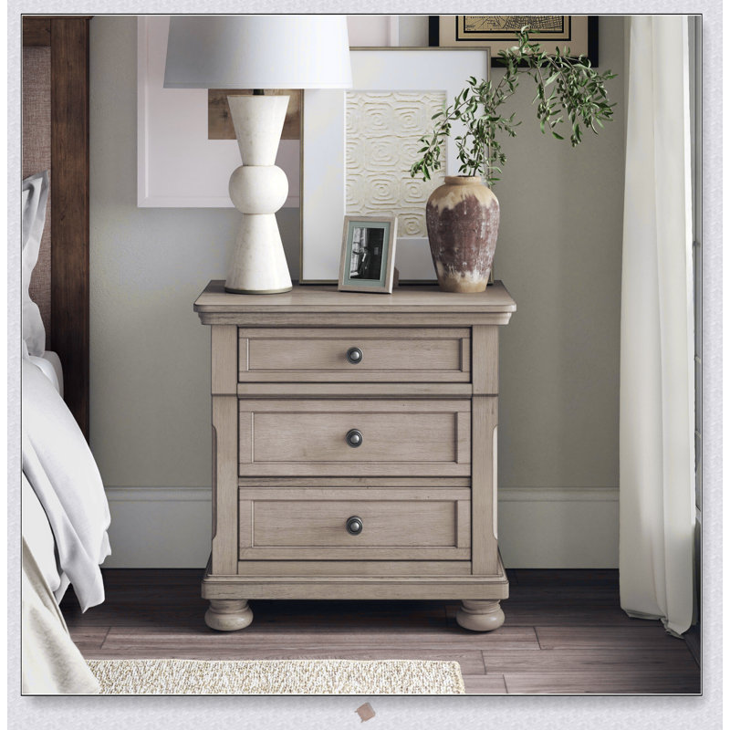 Table de chevet de style transitionnel avec finition brun grisâtre et deux tiroirs en queue d'aronde pour un rangement élégant
