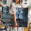 Toile, une figure solitaire se dresse triomphalement sur un rocher robuste sur un art mural-489321476