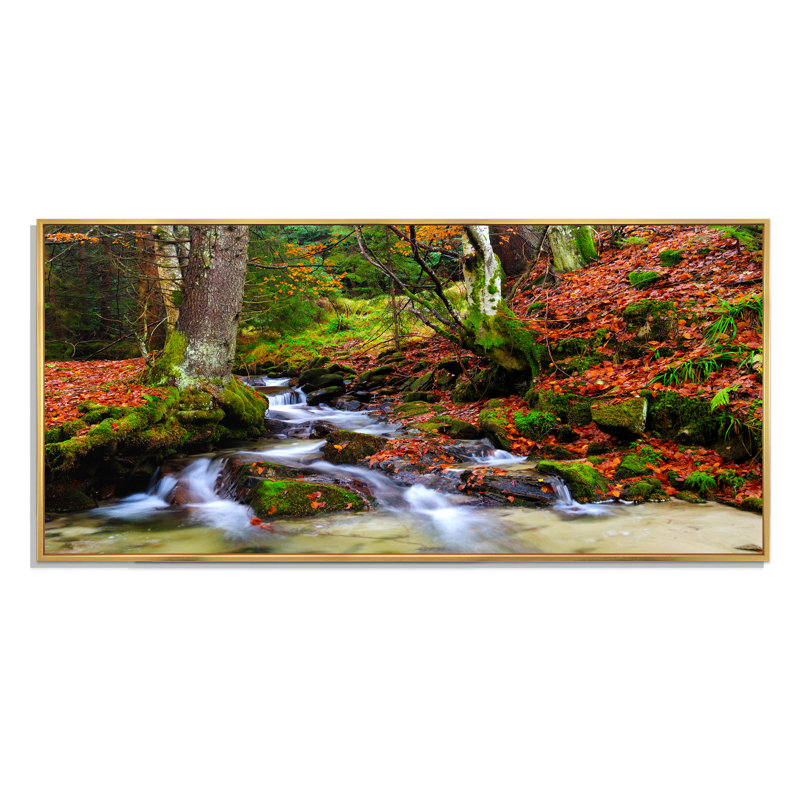 «Beautiful Autumn Forest Waterfall» - photographie sur toile, H 8 po x l 12 po x P 1 po, Cadre doré