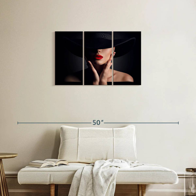 Femme sophistiquée en noir, H 20 po x l 33 po