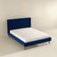 Lit plateforme en velours bleu Dillon