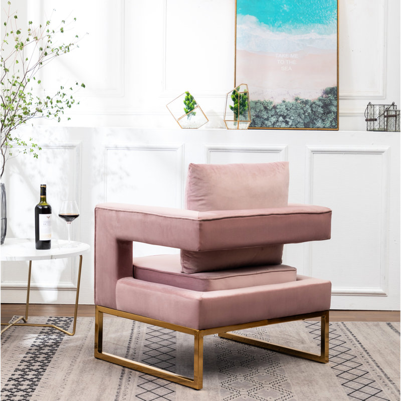 Élégante chaise d'appoint rembourrée en velours rose avec accoudoirs découpés et une base solide et glamour à structure carrée robuste